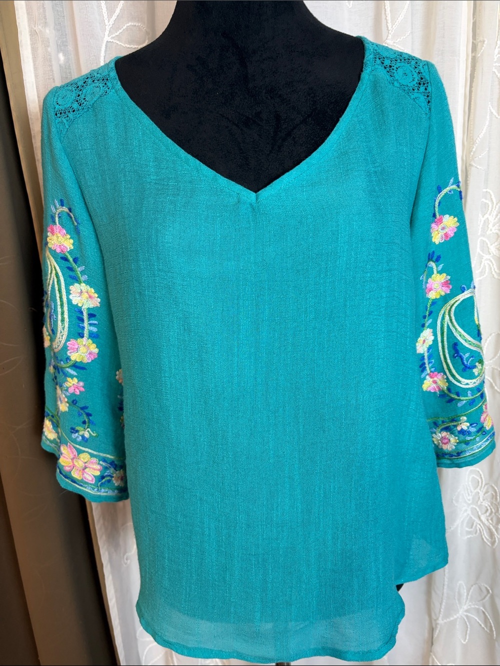 Fig and Flower Embroidered Teal V-Neck Tunic Top LP